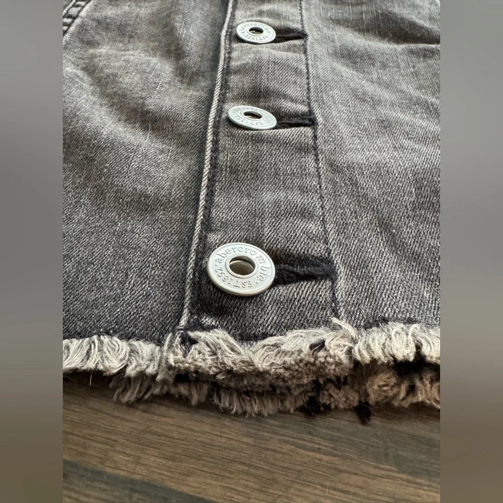 Abercrombie & Fitch kids Charcoal Button-Down Denim Mini Skirt NWT 11/12 - Picture 5 of 5